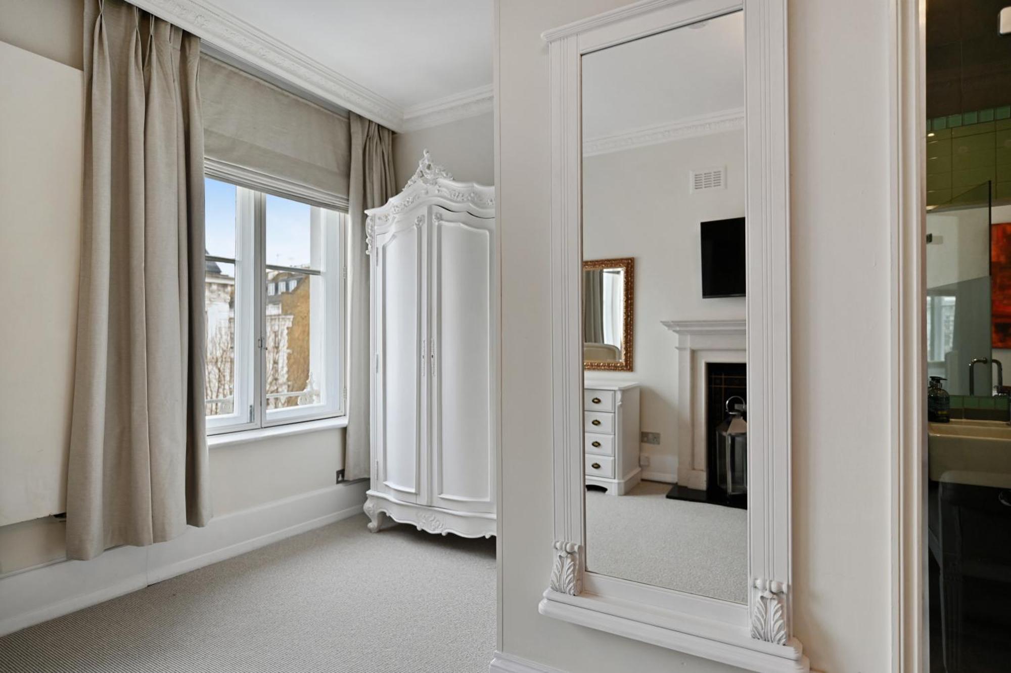 Beautiful 2 King Size Beds 2 Bath- Sleeps 5 In Earls Court Appartement Londen Buitenkant foto
